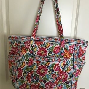 Vera Bradley extra large tote/weekender